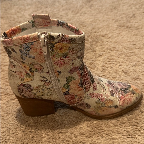 Floral Ankle Boots - 7.5 - Picture 13 of 13